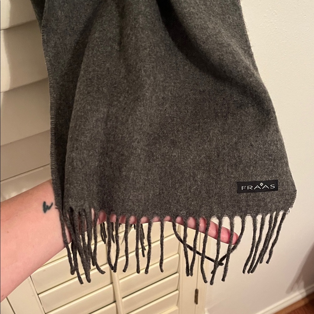 4/$25 SALE NWT V. Fraas Womens Cashmink Scarf - Picture 5 of 6